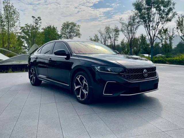 Volkswagen Passat — Фото автомобиля 3
