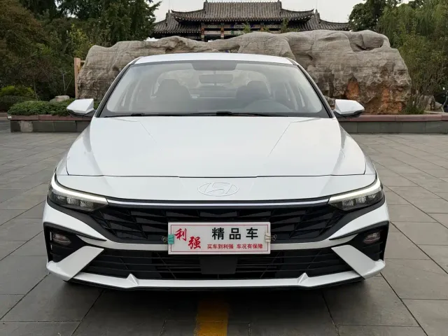 Hyundai Elantra — Фото автомобиля 2