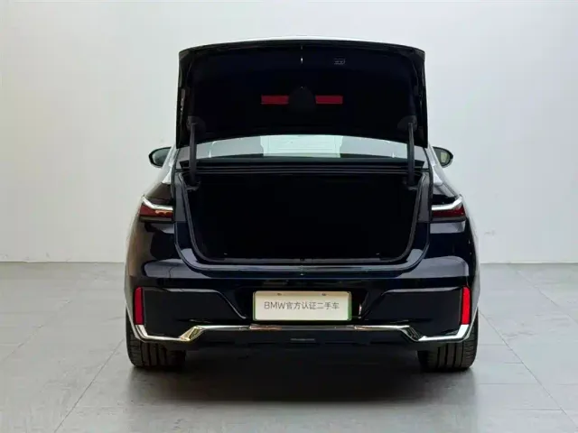 BMW i7 — Фото автомобиля 6