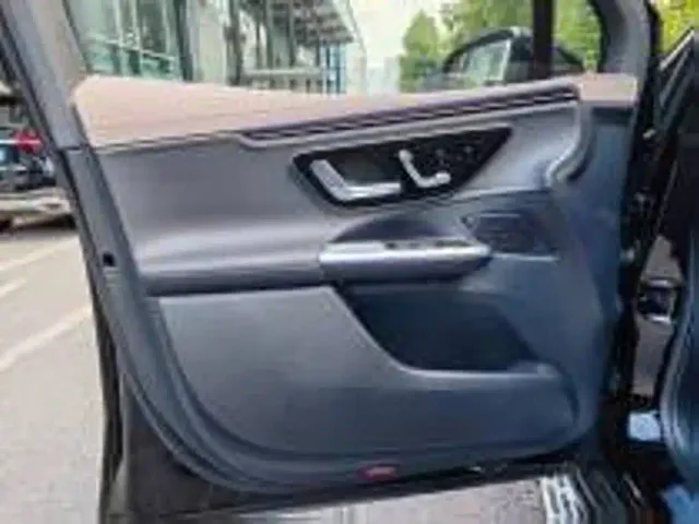 Mercedes-Benz EQE SUV — Фото автомобиля 11