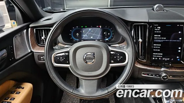 Вольво XC60 — Фото автомобиля 13