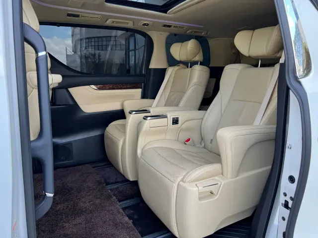 Toyota Alphard 2021 Hybrid 2.5L Luxury — Фото автомобиля 8