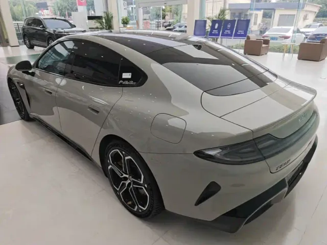 Xiaomi SU7 — Фото автомобиля 4