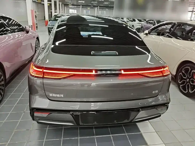 Geely Galaxy E8 — Фото автомобиля 5