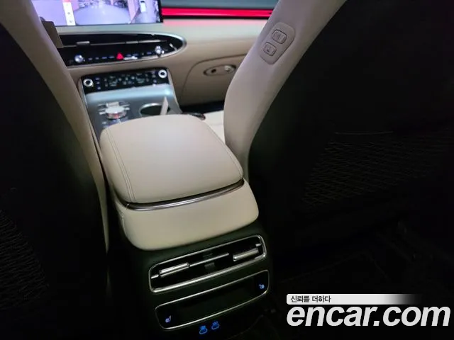 Genesis GV70 — Фото автомобиля 14