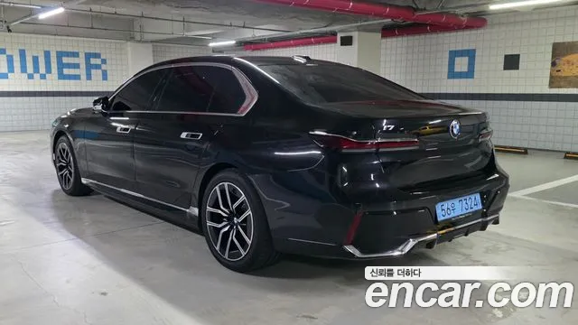 BMW i7 G70 — Фото автомобиля 6