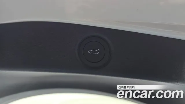 Tesla Model 3 — Фото автомобиля 17