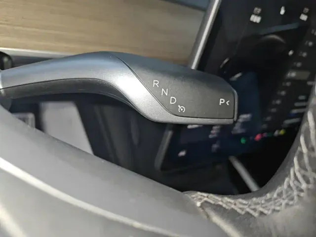 Tesla Model Y — Фото автомобиля 13