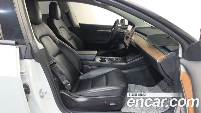 Tesla Model 3 — Фото автомобиля 25
