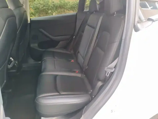 Tesla Model Y — Фото автомобиля 16