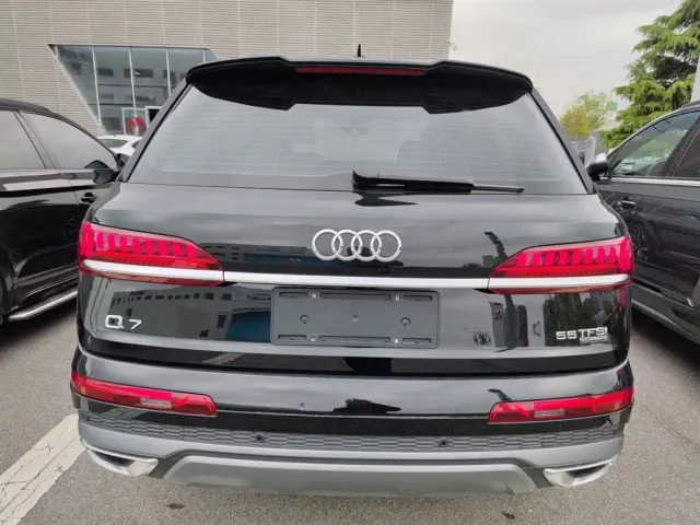 Audi Q7 — Фото автомобиля 3