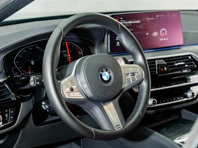 BMW 5 Series — Фото автомобиля 10
