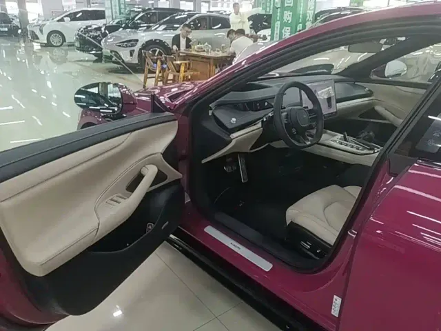 Xiaomi SU7 — Фото автомобиля 15