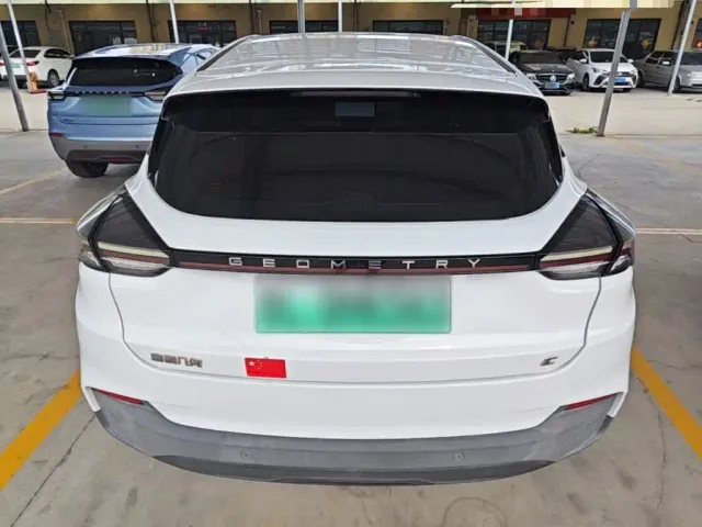 Geely Geometry C — Фото автомобиля 5