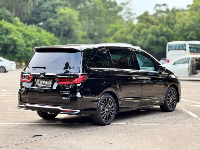 Honda Elysion — Фото автомобиля 7