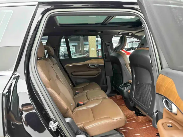 Volvo XC90 — Фото автомобиля 7