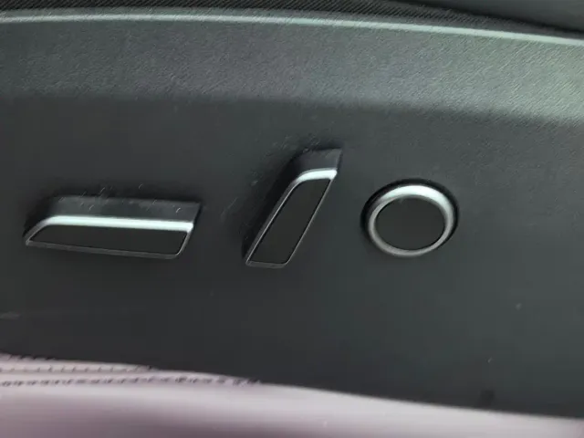 Tesla Model Y — Фото автомобиля 16