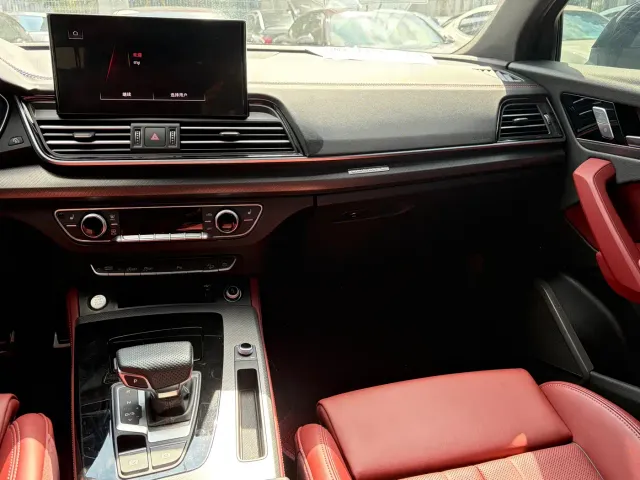 Audi Q5L — Фото автомобиля 23