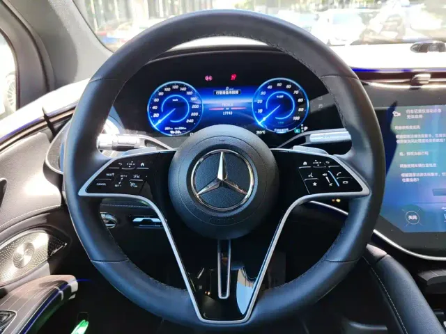 Mercedes-Benz EQS SUV — Фото автомобиля 14