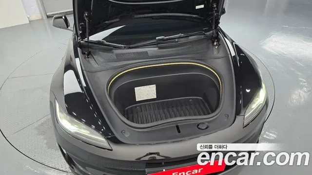 Tesla Model 3 — Фото автомобиля 6