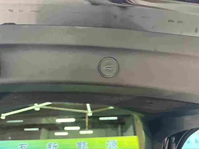 Tesla Model Y — Фото автомобиля 18