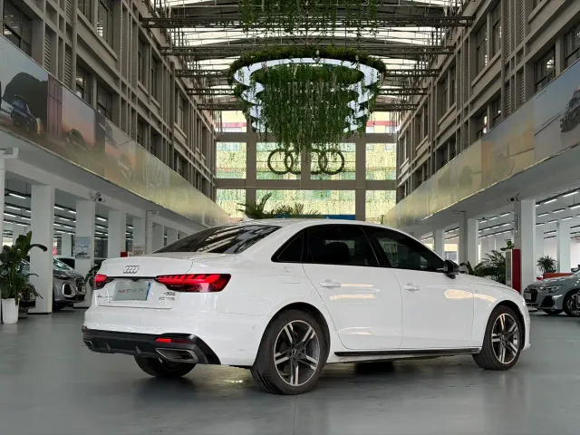 Audi A4L — Фото автомобиля 3