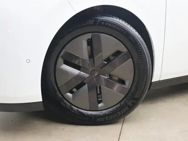 Li Auto MEGA — Фото автомобиля 30