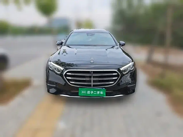 Mercedes-Benz E-Class — Фото автомобиля 2