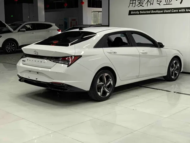 Hyundai Elantra — Фото автомобиля 6