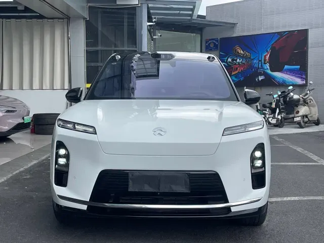 Nio ES8 — Фото автомобиля 3
