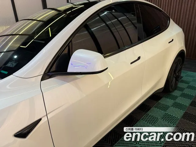 Tesla Model Y — Фото автомобиля 4