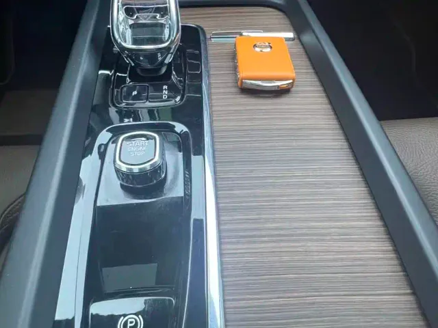 Volvo XC60 — Фото автомобиля 9