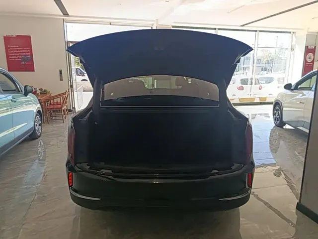 Hongqi E-QM5 — Фото автомобиля 18