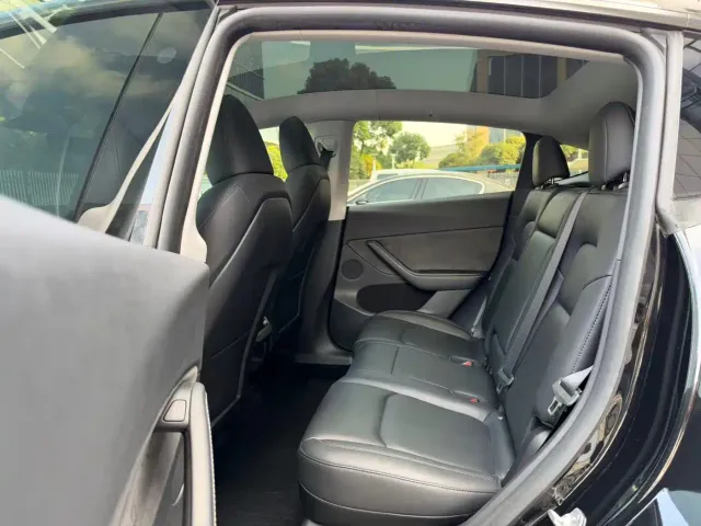 Tesla Model Y — Фото автомобиля 11