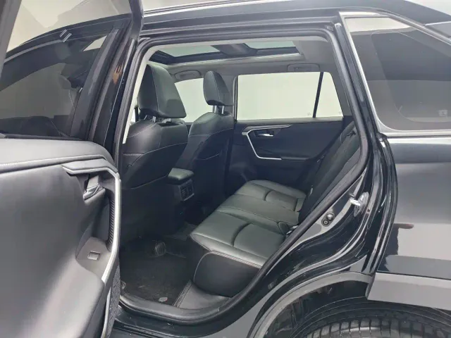 Toyota RAV4 — Фото автомобиля 12