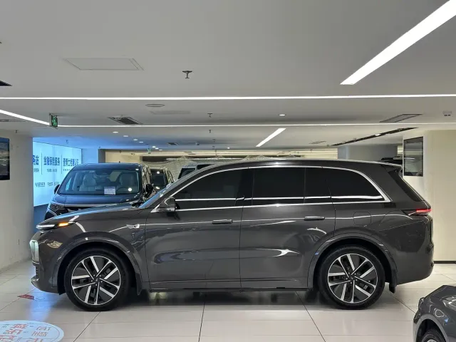 Li Auto L8 — Фото автомобиля 4