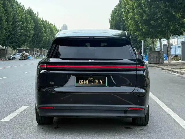 Li Auto i8 — Фото автомобиля 19