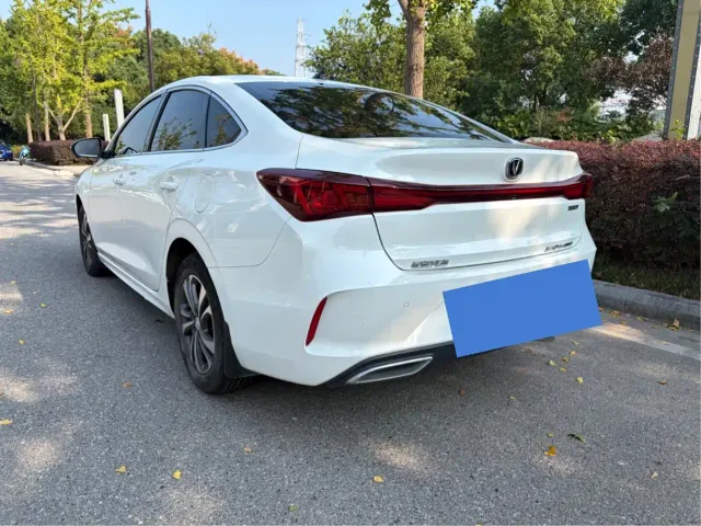 Changan Eado — Фото автомобиля 4