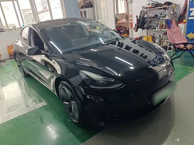 Tesla Model 3 — Фото автомобиля 3