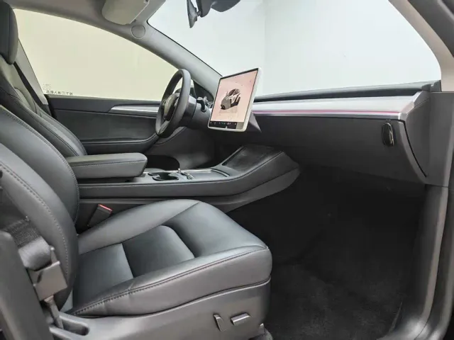 Tesla Model Y — Фото автомобиля 9