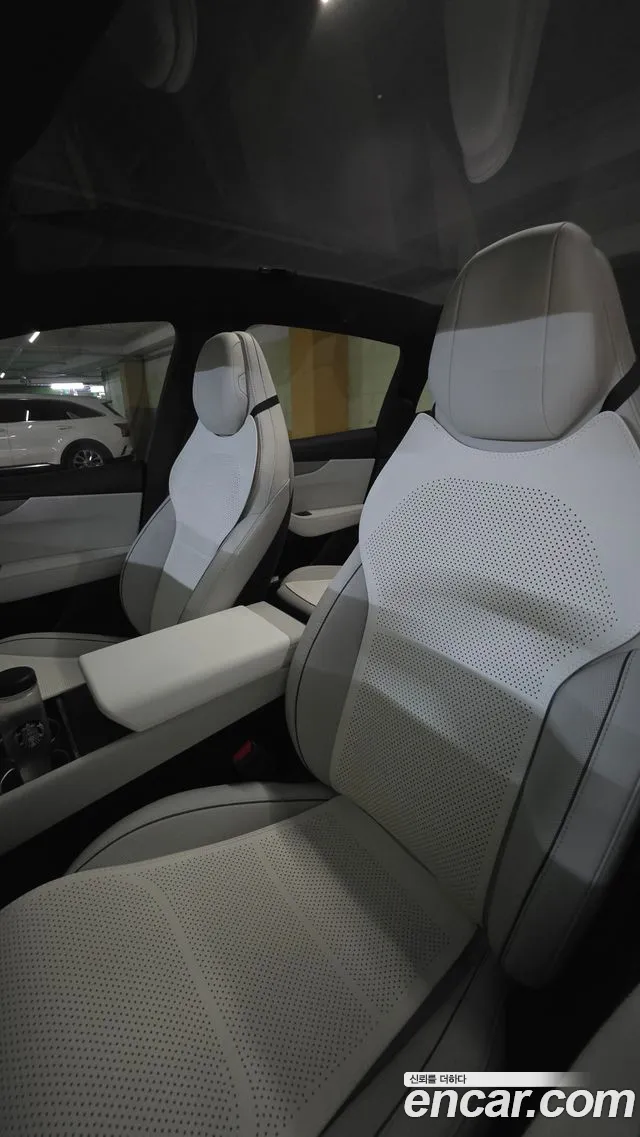 Tesla Model Y — Фото автомобиля 8