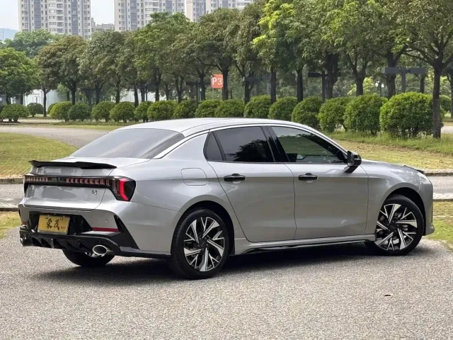 Lynk & Co 03 — Фото автомобиля 4