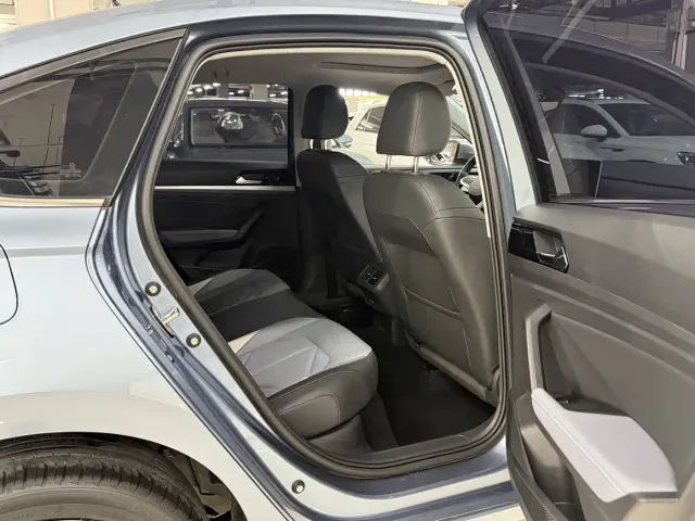 Volkswagen Lavida — Фото автомобиля 13