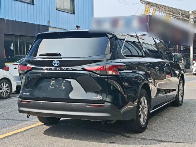 Toyota Sienna — Фото автомобиля 14