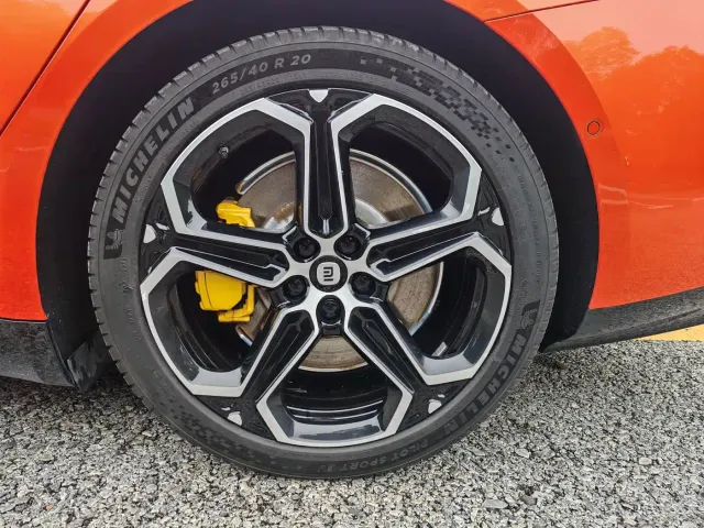 Xiaomi SU7 — Фото автомобиля 10