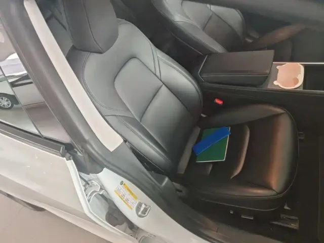 Tesla Model 3 — Фото автомобиля 24