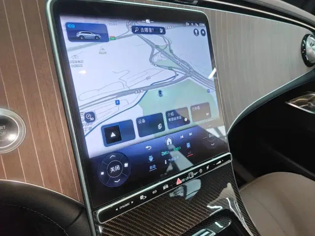 Mercedes-Benz EQE SUV — Фото автомобиля 12