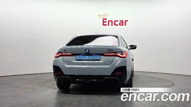 BMW i4 — Фото автомобиля 4