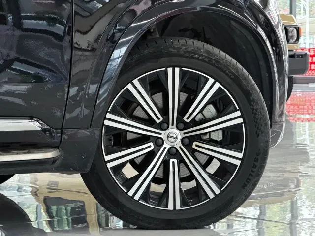 Volvo XC90 — Фото автомобиля 8