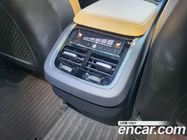 Вольво XC60 — Фото автомобиля 16